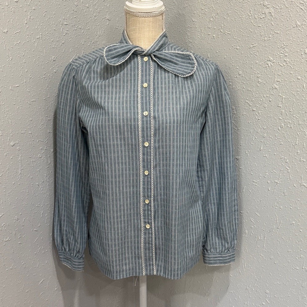 Vintage Women’s Blue Striped Western Peasant Blouse‎ with Lace Trim Tie Collar
